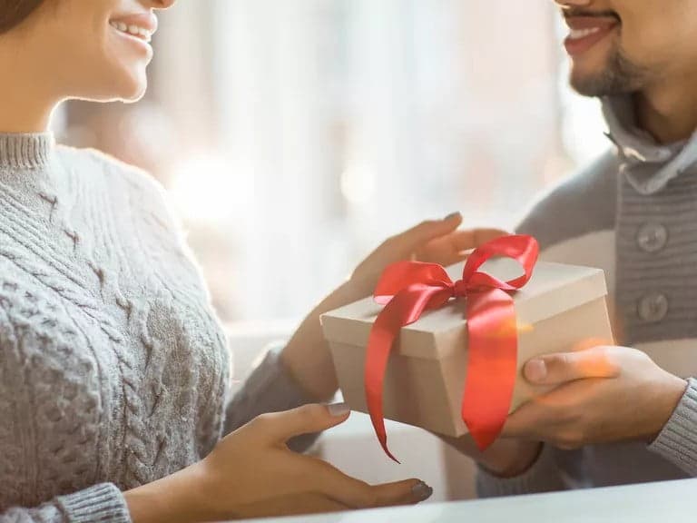 List of Best Memorable and Heart-Warming Gifts for your Wife