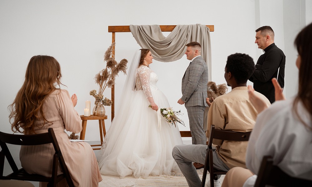 How Professional Wedding Planning Services Can Help Busy Couples